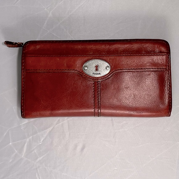 Fossil Handbags - Fossil wallet in red mahogany leather